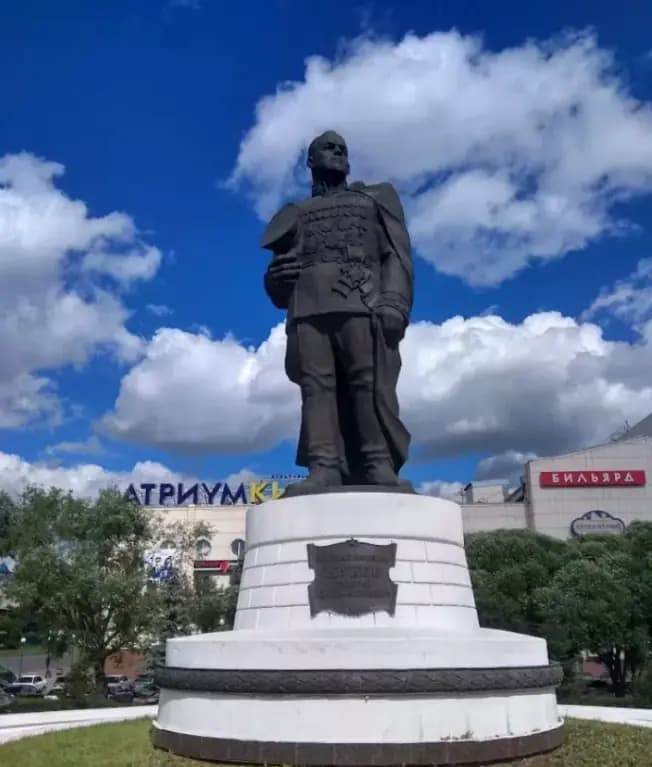 pamyatnik-g-k-zhukovu
