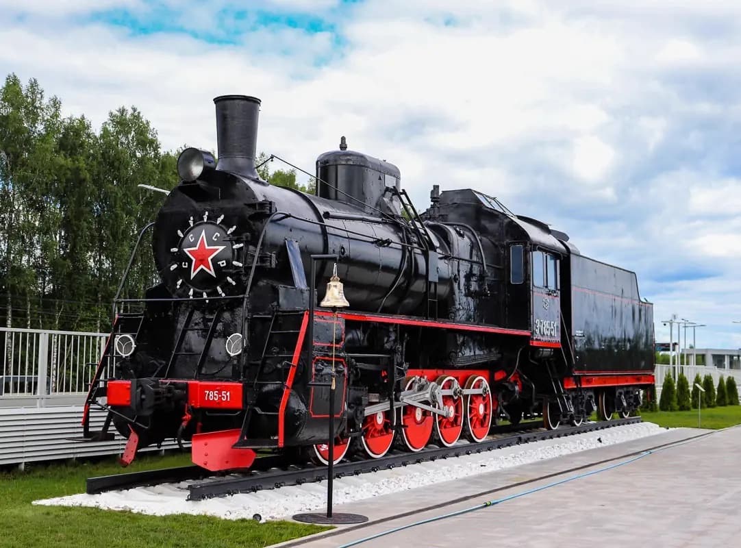 pamyatnik-parovozu-serii-er